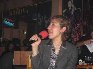 Mi querida Helvi deleitandonos con su voz