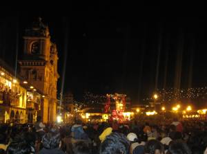 Crowd waiting for Señor de los Temblores
