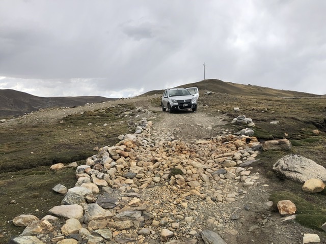 Road to Laguna Singrenacocha